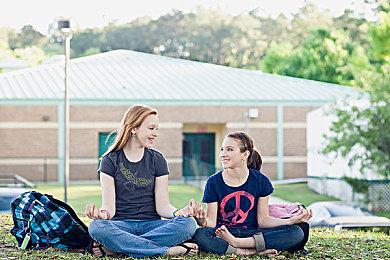 《拳皇15》今日发售39名角色梦幻对决